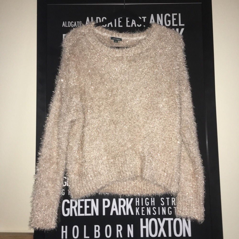 PRETTY PINK SWEATER - SIZE SMALL-MEDIUM.